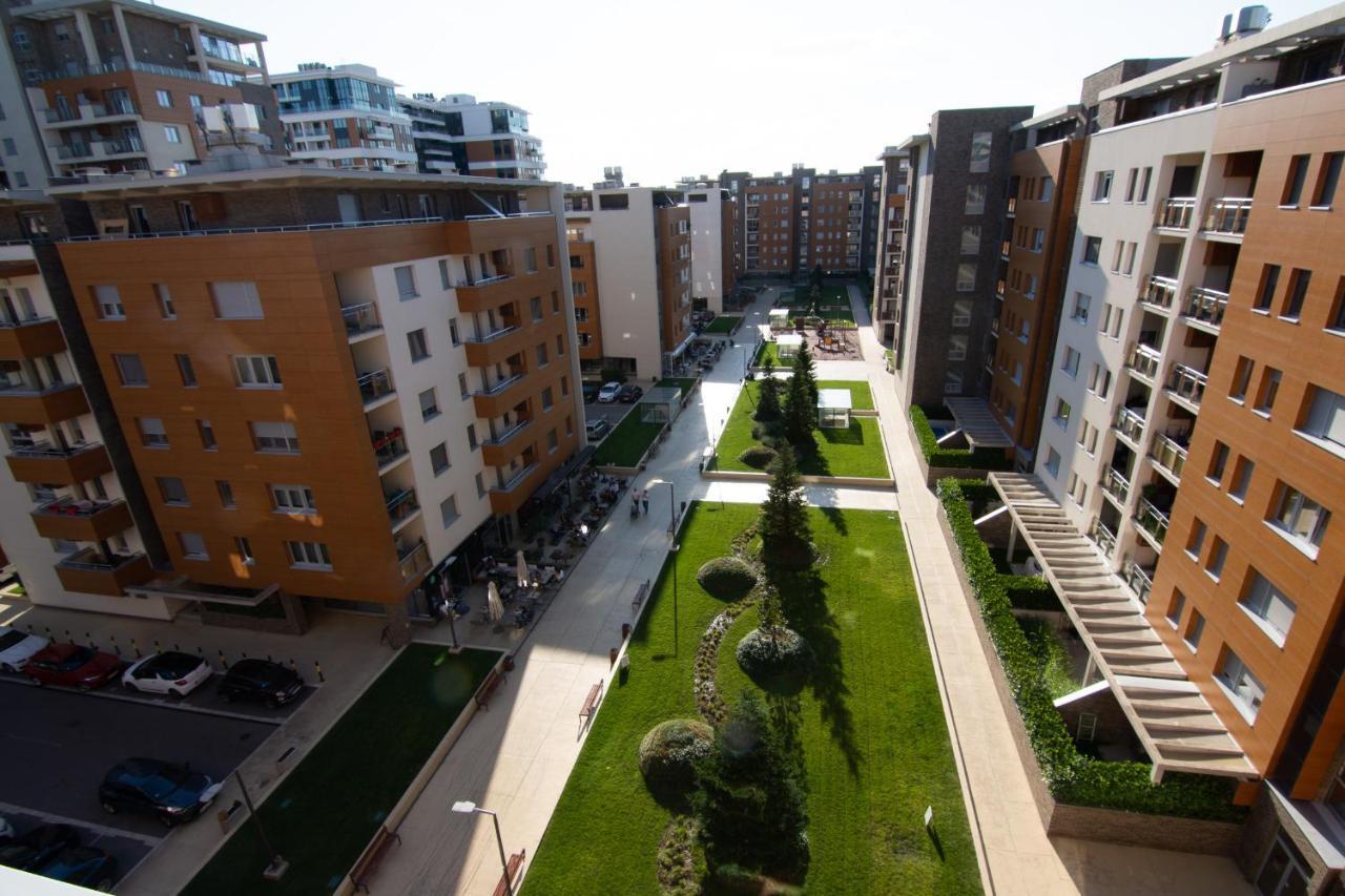 A Blok New Modern - Free Garage Parking, Comfortable, Quiet With A Park View Белград Экстерьер фото