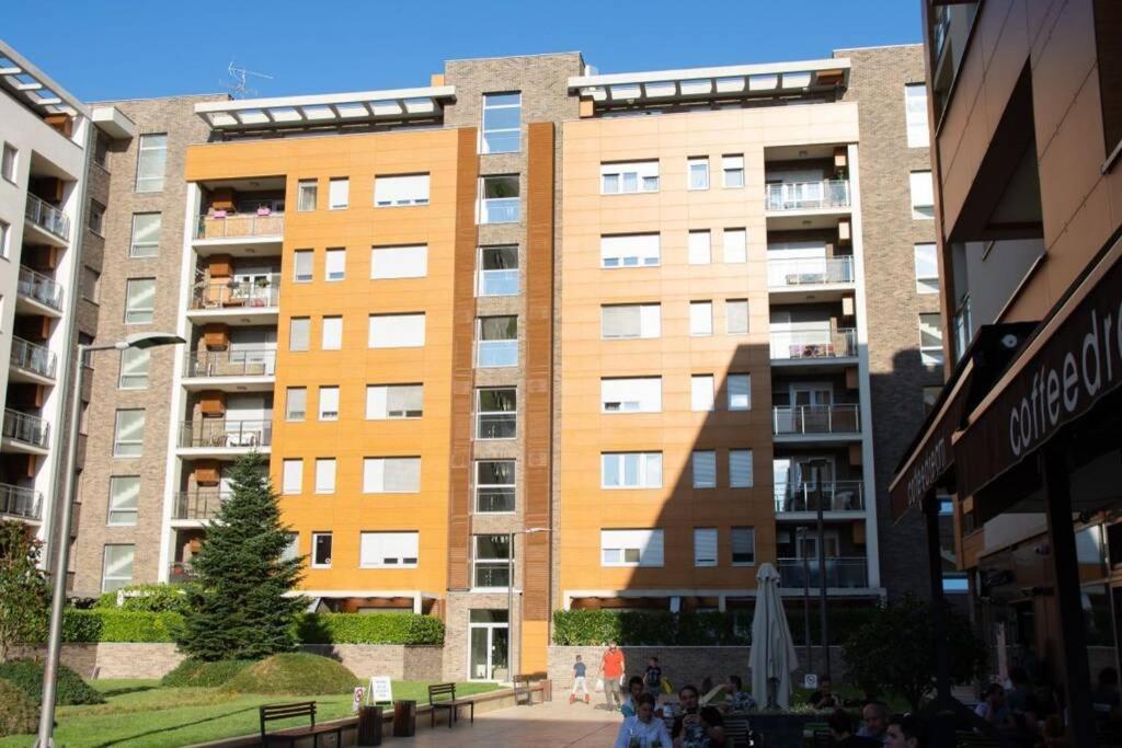 A Blok New Modern - Free Garage Parking, Comfortable, Quiet With A Park View Белград Экстерьер фото